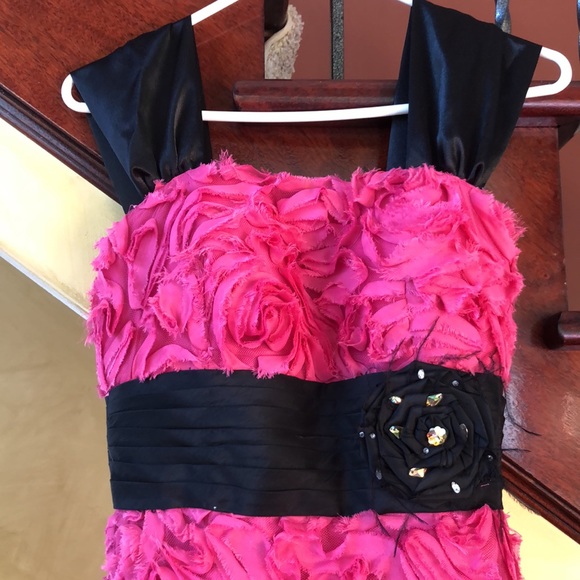 This black and hot pink has only been worn once and is in perfect condition - Picture 2 of 5